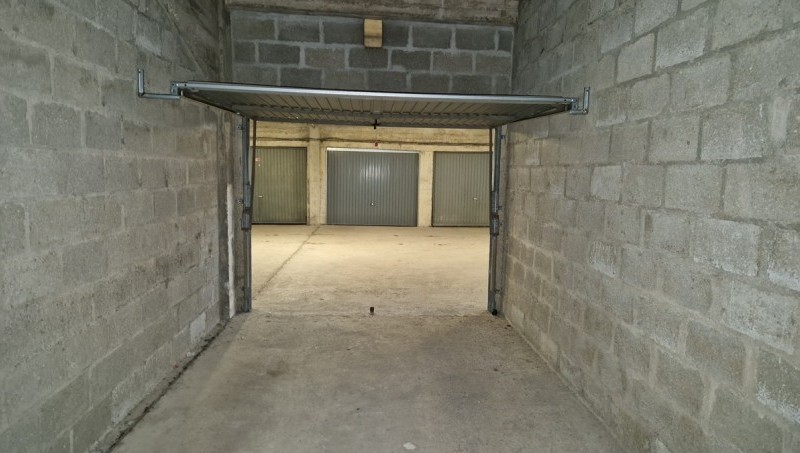 Garage fermé quartier BOURG-L’EVEQUE