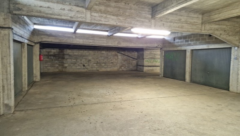 Garage fermé quartier BOURG-L’EVEQUE